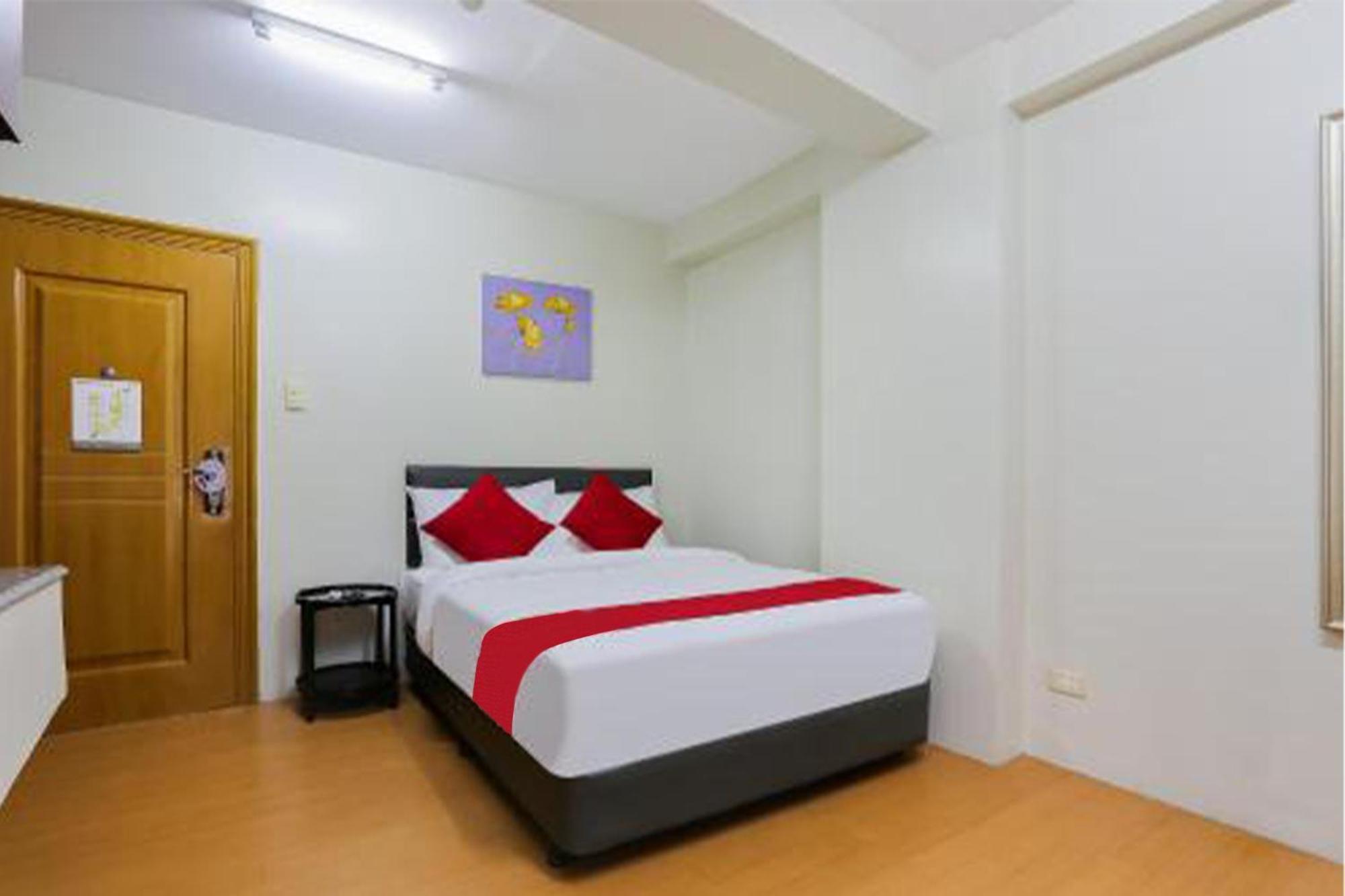 Anglo Residences Manila Кесон Сити Екстериор снимка
