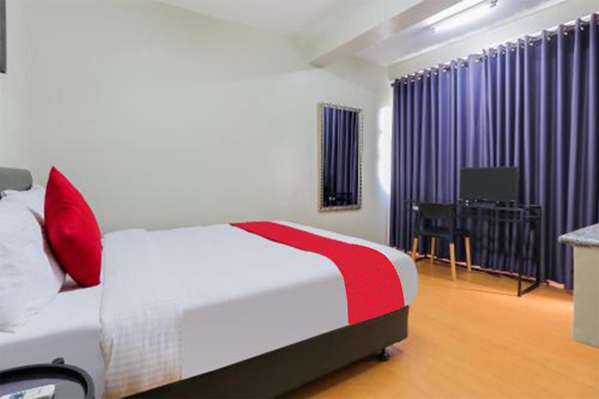 Anglo Residences Manila Кесон Сити Екстериор снимка