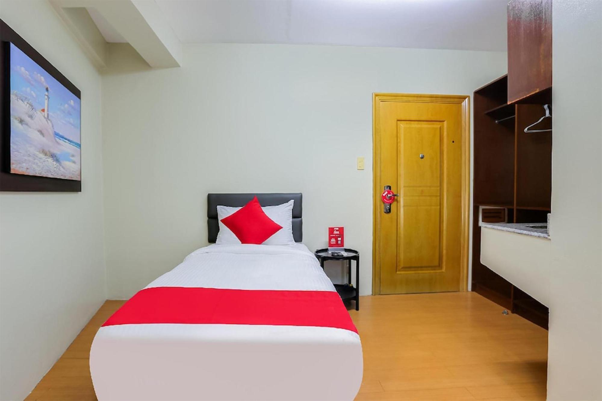 Anglo Residences Manila Кесон Сити Екстериор снимка