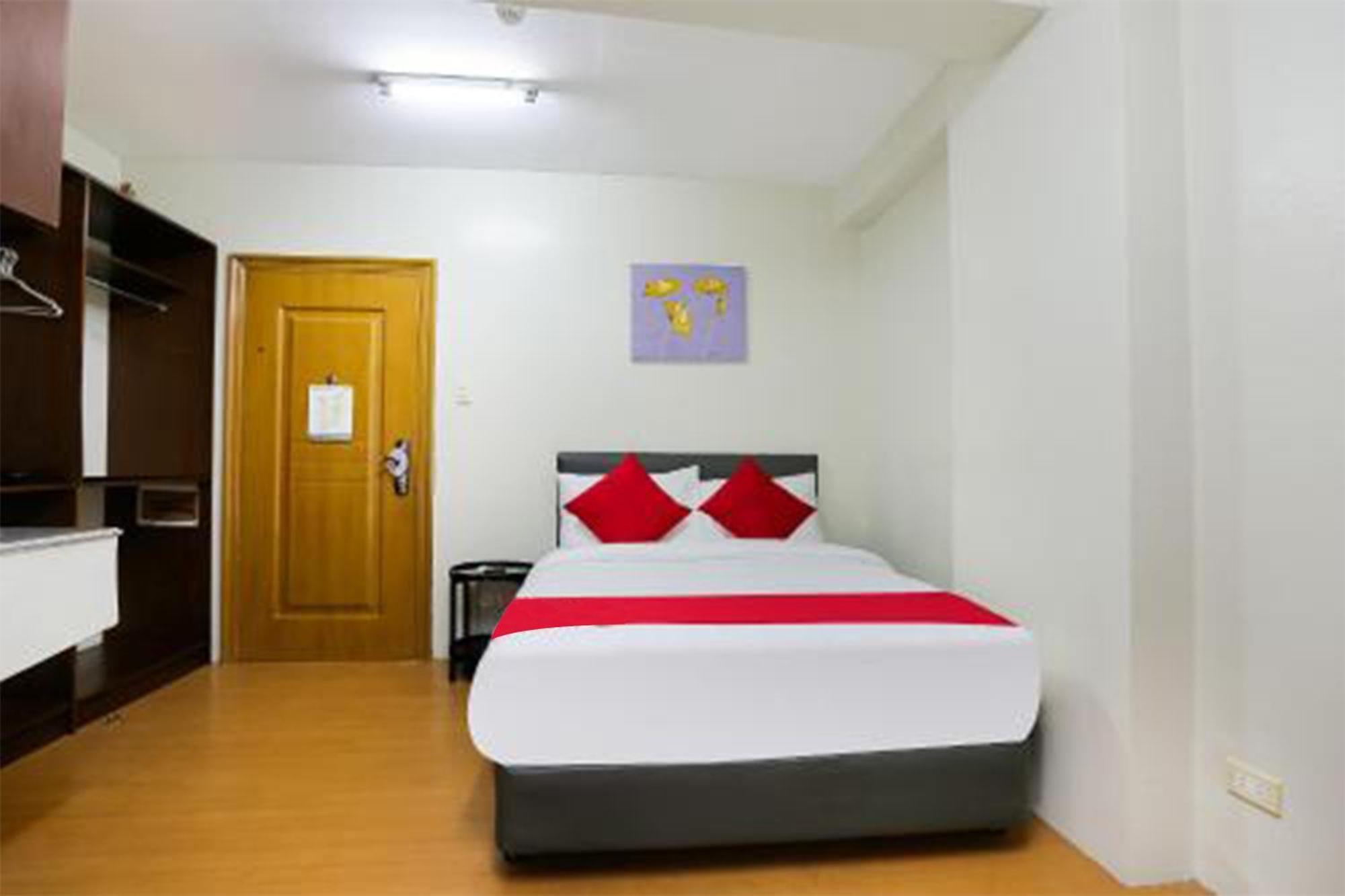 Anglo Residences Manila Кесон Сити Екстериор снимка